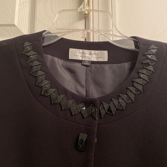 Dressy jacket with design around neck & sleeves. Snaps in front - Picture 3 of 7